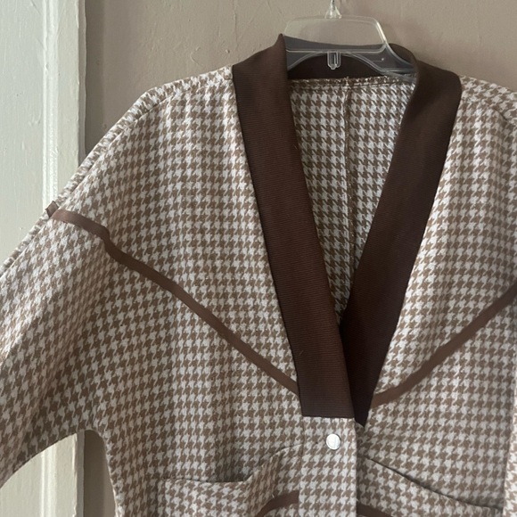shein dazy • brown & white houndstooth snap button overcoat jacket - Picture 6 of 16